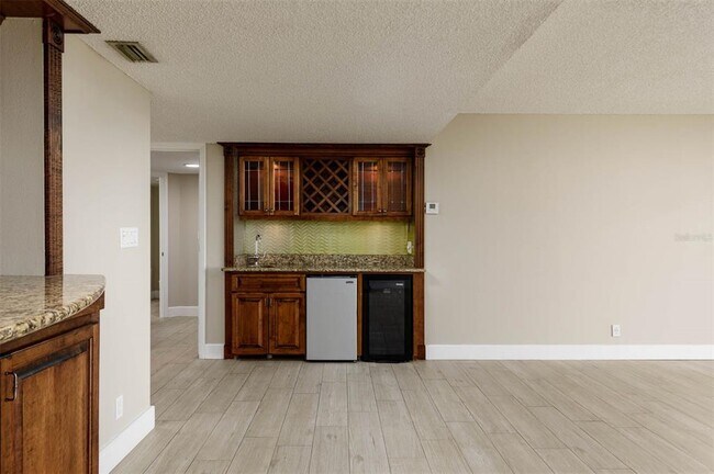 Building Photo - 2775 Kipps Colony Dr S
