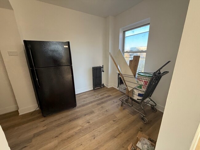 Building Photo - 6930 N Greenview Ave