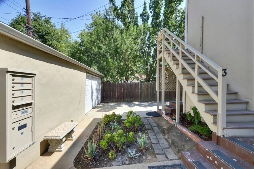 Building Photo - 3143 Freeport Blvd