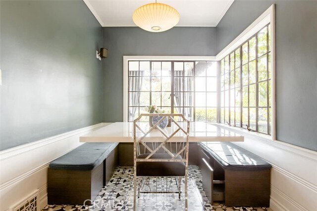 Building Photo - 1514 Sunset Plaza Dr