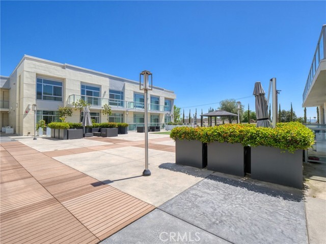 Building Photo - 56 E Duarte Rd