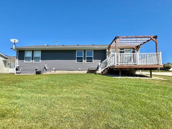Building Photo - 4316 Sandhill Dr