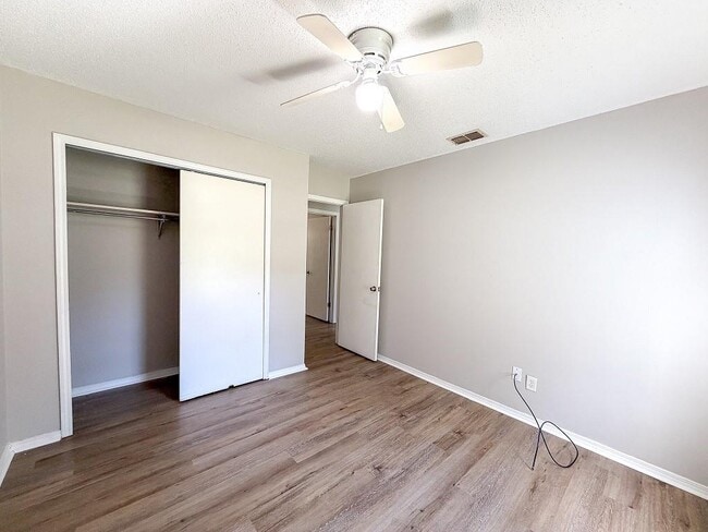 Building Photo - 817 Timbers Dr