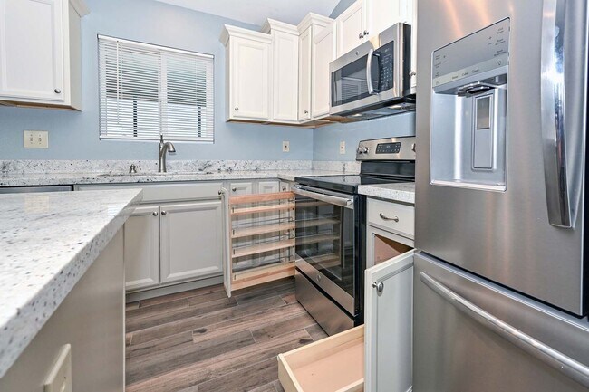 Building Photo - 55+ Gorgeous Gem Furnished ready for Move in!