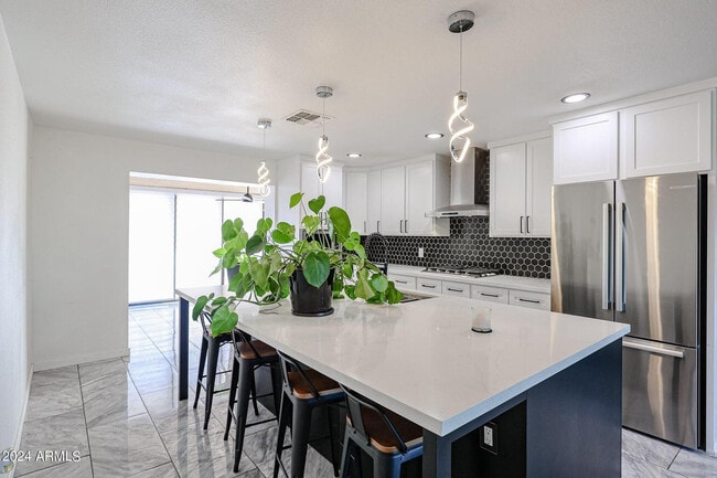 Building Photo - 3213 E Emile Zola Ave