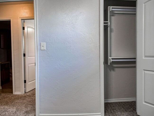 Building Photo - 3 Bedroom 2 Bath home in Shawnee!