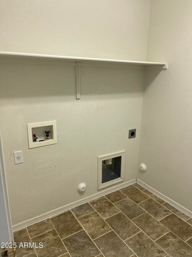 Building Photo - 800 E Cowboy Cove Trail