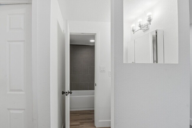 Building Photo - $1,400.95 with $300.00 off the first month's rent, 2 Beds - 1 Bath, Triplex in Aurora with Washer...