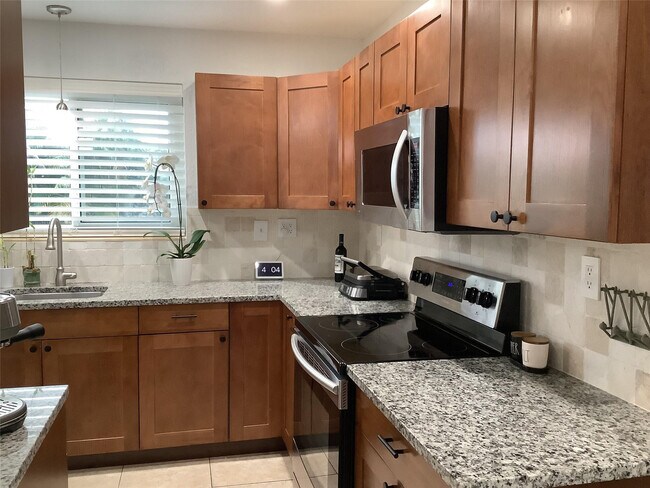 Building Photo - 8260 NW 11th Ct