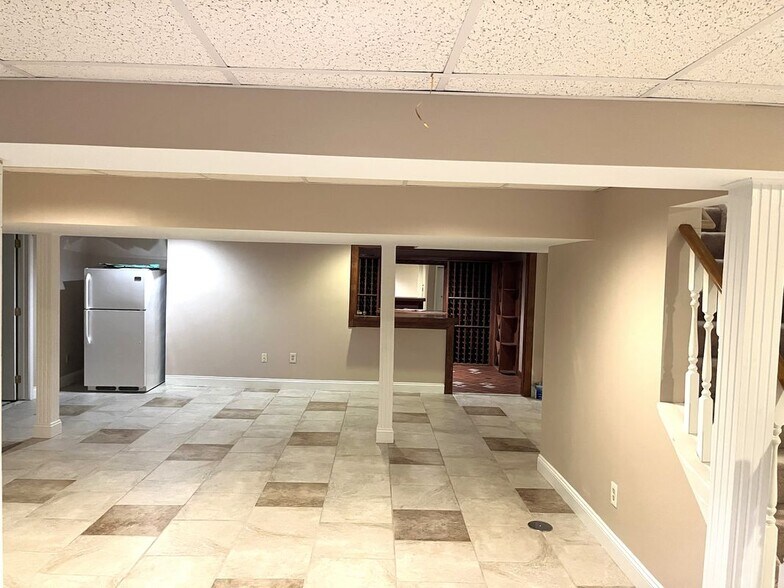 Building Photo - 1841 Grayslake Dr