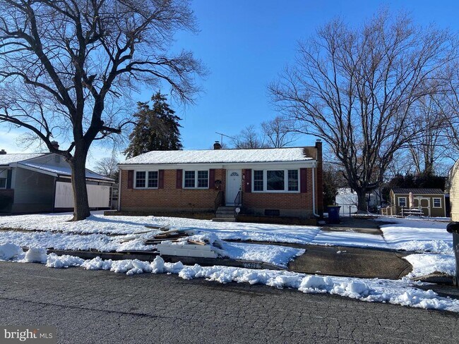 Building Photo - 1317 Garfield Dr