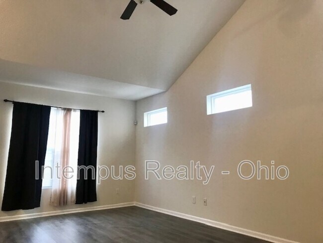Building Photo - 2844 Hillstone St