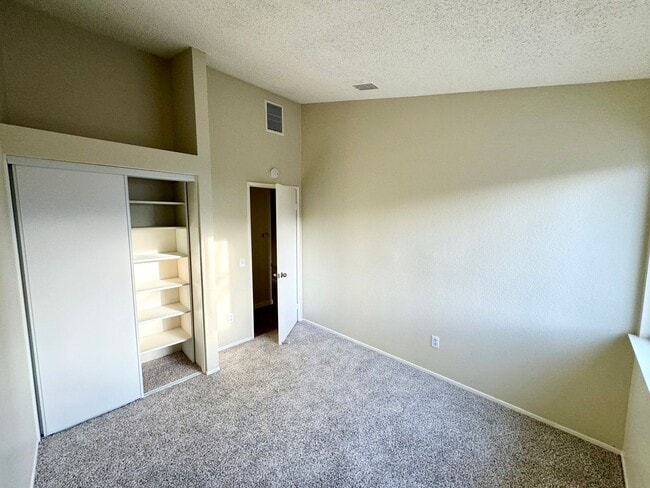 Building Photo - Beautiful 3 bedroom home