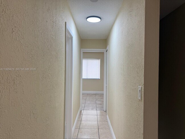 Building Photo - 2310 W 60th St