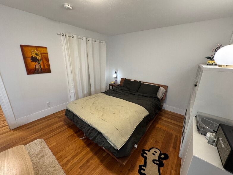 Building Photo - 5 Blake St