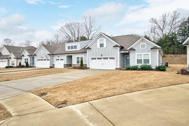 Building Photo - 5120 Meadowbend Dr NE