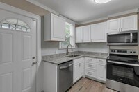 Building Photo - 618-620 Lilley Ave