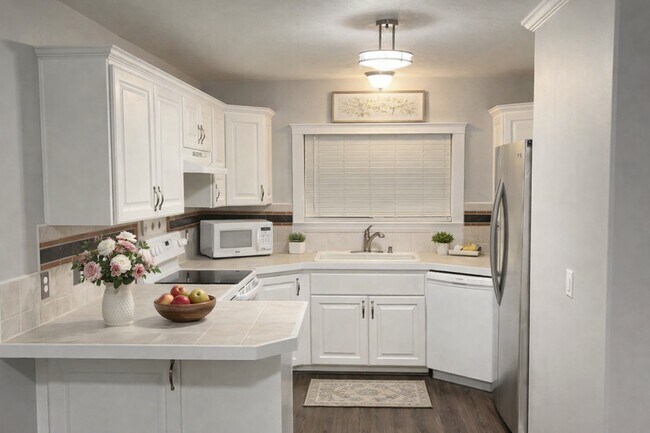 Building Photo - 720 E 1500 S