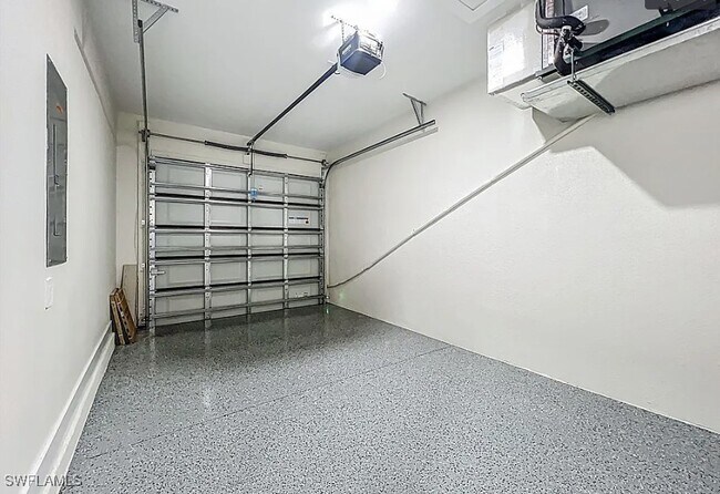 Building Photo - 316 Poplar St