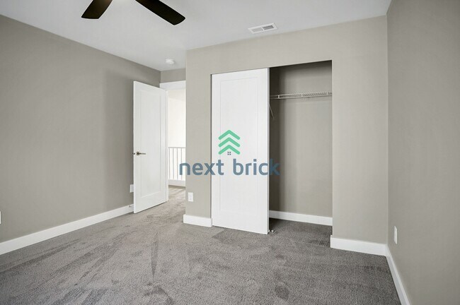 Building Photo - 4 BED AND 2.5 BATH SINGLE FAMILY HOUSE FOR RENT