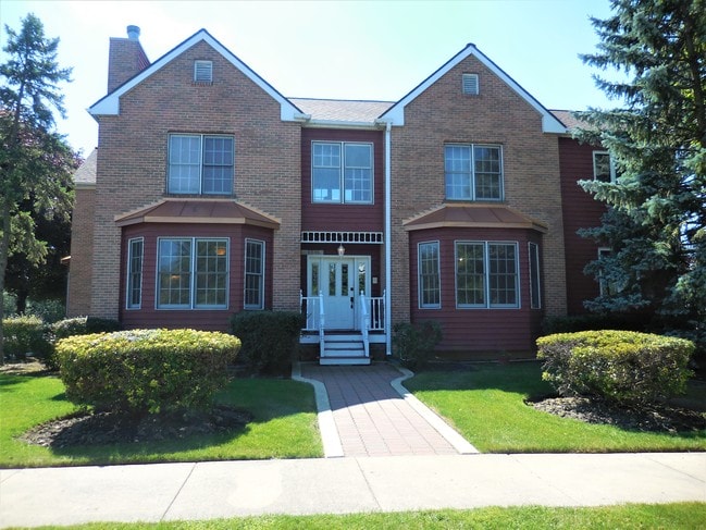 Primary Photo - 1616 N Clarence Ave
