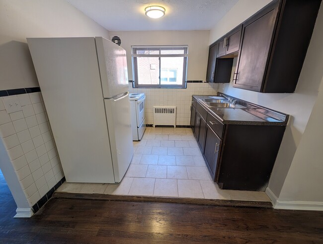 Building Photo - 2500 Boudinot Ave