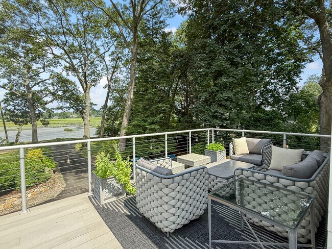 Building Photo - 52 Shorehaven Rd