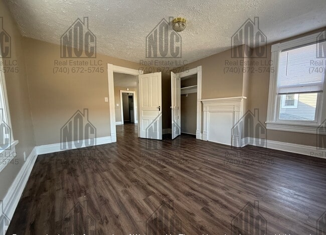 Building Photo - 136 E Allen St