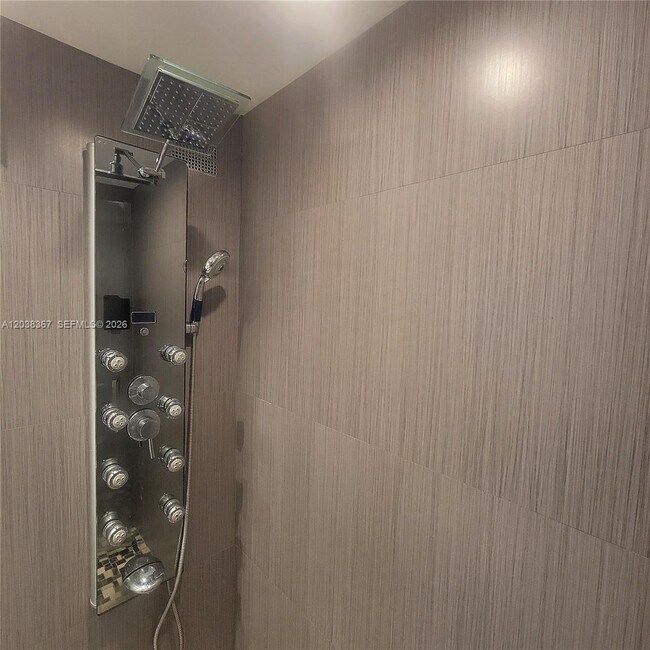 Building Photo - 2030 S Ocean Dr