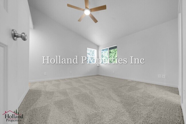 Building Photo - 9055 SW Sagert St