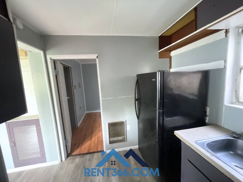 Building Photo - 509 W Centre St