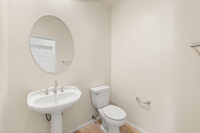 Building Photo - 2636 Fallcreek Ct