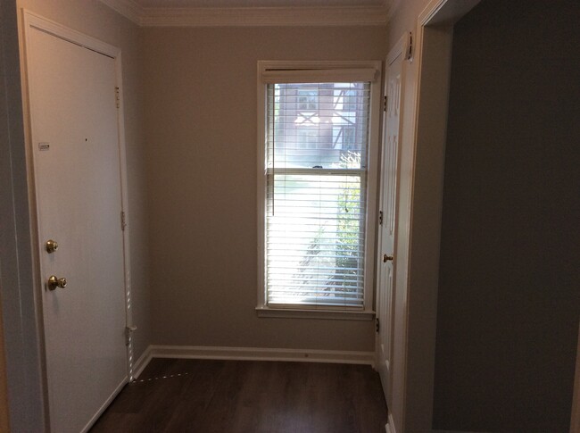 Building Photo - Updated Townhouse in Roswell/Alpharetta area