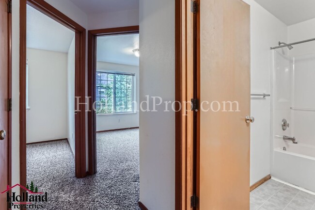 Building Photo - Cozy Comfort in Beaverton – 3-Bed, 2.5-Bat...