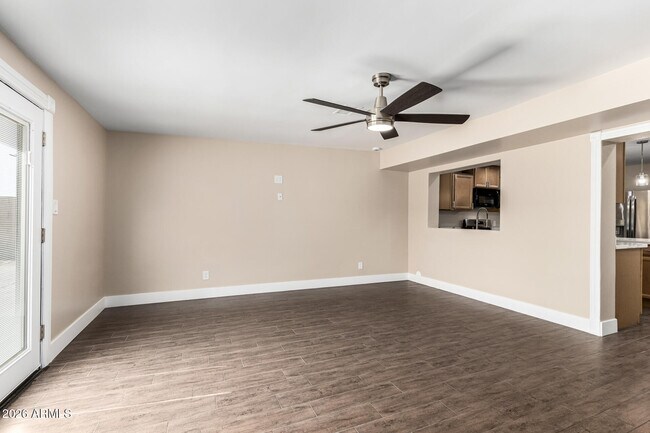 Building Photo - 7613 W Devonshire Ave