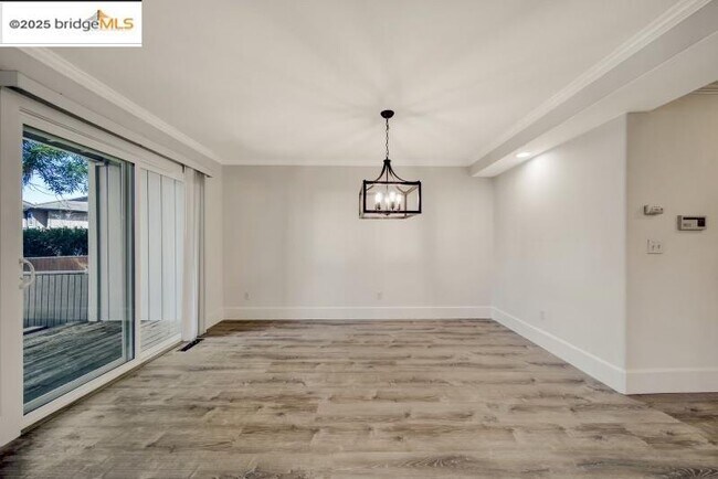 Building Photo - 905 Lido Cir