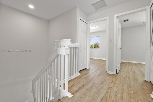 Building Photo - 1458 SE 24th Ct