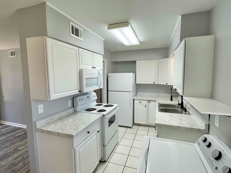 Building Photo - 516 Hayes St