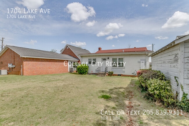 Building Photo - 1704 Lake Ave