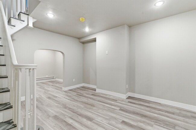 Building Photo - 662 N Yewdall St