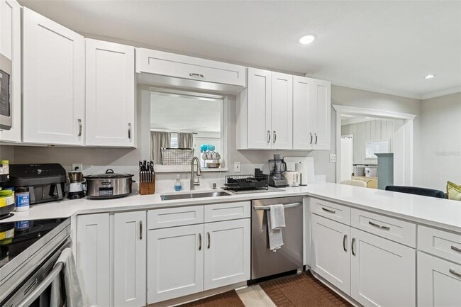 Building Photo - 2302 S Arrawana Ave