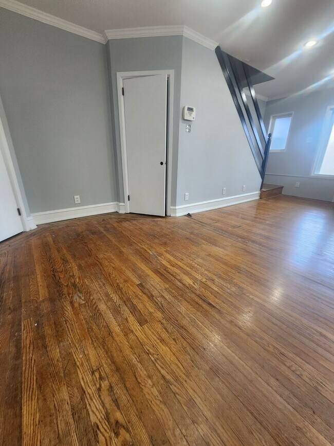 Building Photo - East Oak Lane House for rent with front porch and rear yard