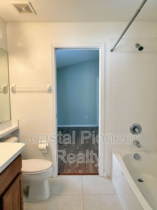 Building Photo - 2345 Roanoke Springs Dr