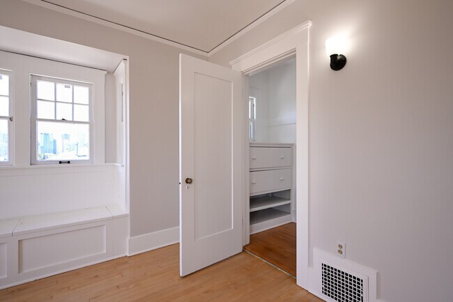 Building Photo - 1208 24th St