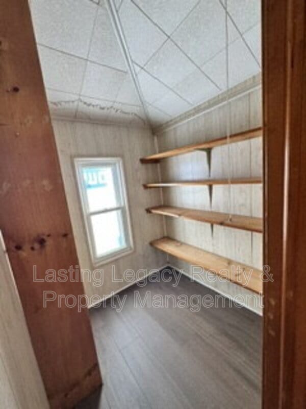 Building Photo - 204 Spring St