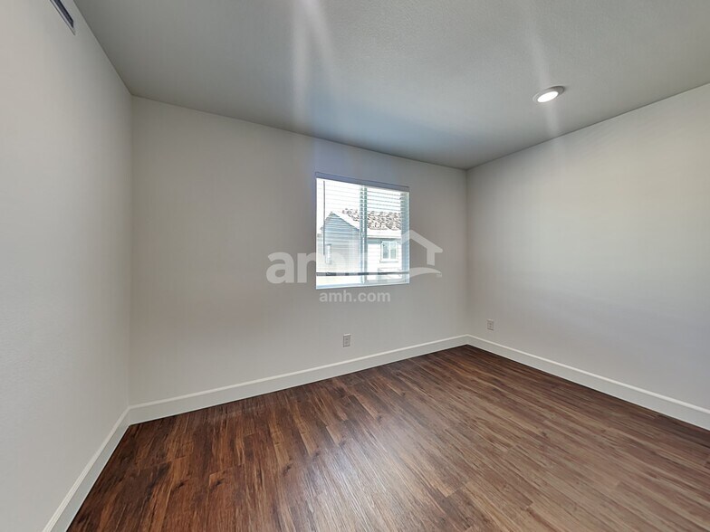 Building Photo - 8926 Tiger Tooth Ave