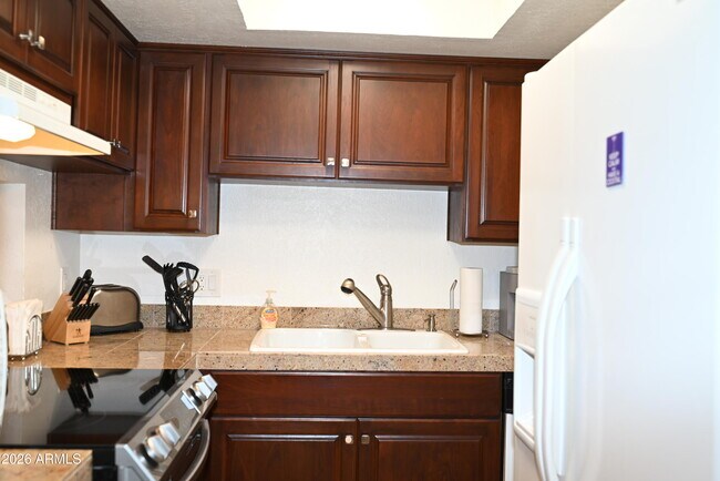 Building Photo - 8649 E Royal Palm Rd