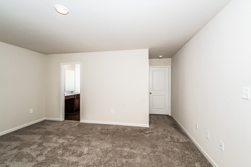 Building Photo - 6477 Rainbow Row