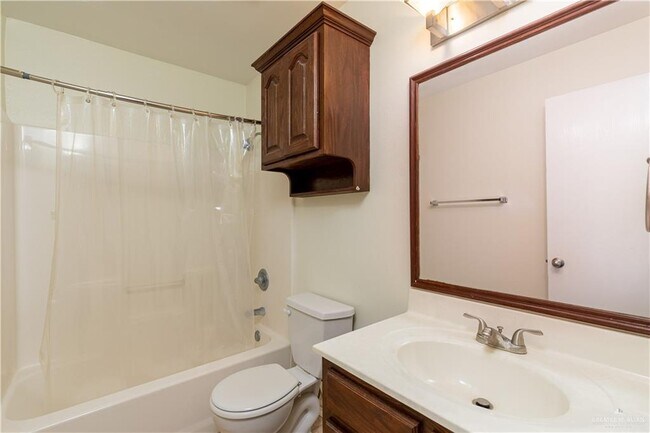 Building Photo - 17 Yary Dr