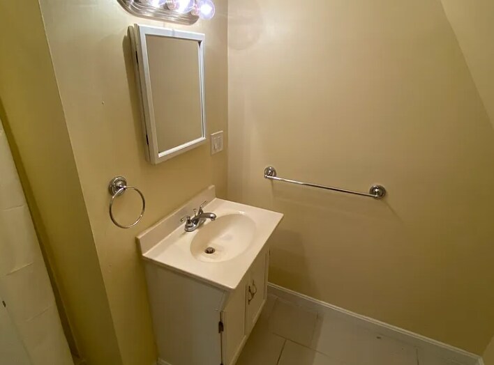 Building Photo - 110 Central St